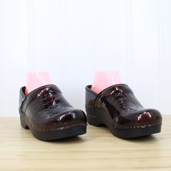 DANSKO Women's Brown Croc Print Patent Professional Clogs Shoes Size 37 / 7 - Picture 3 of 11